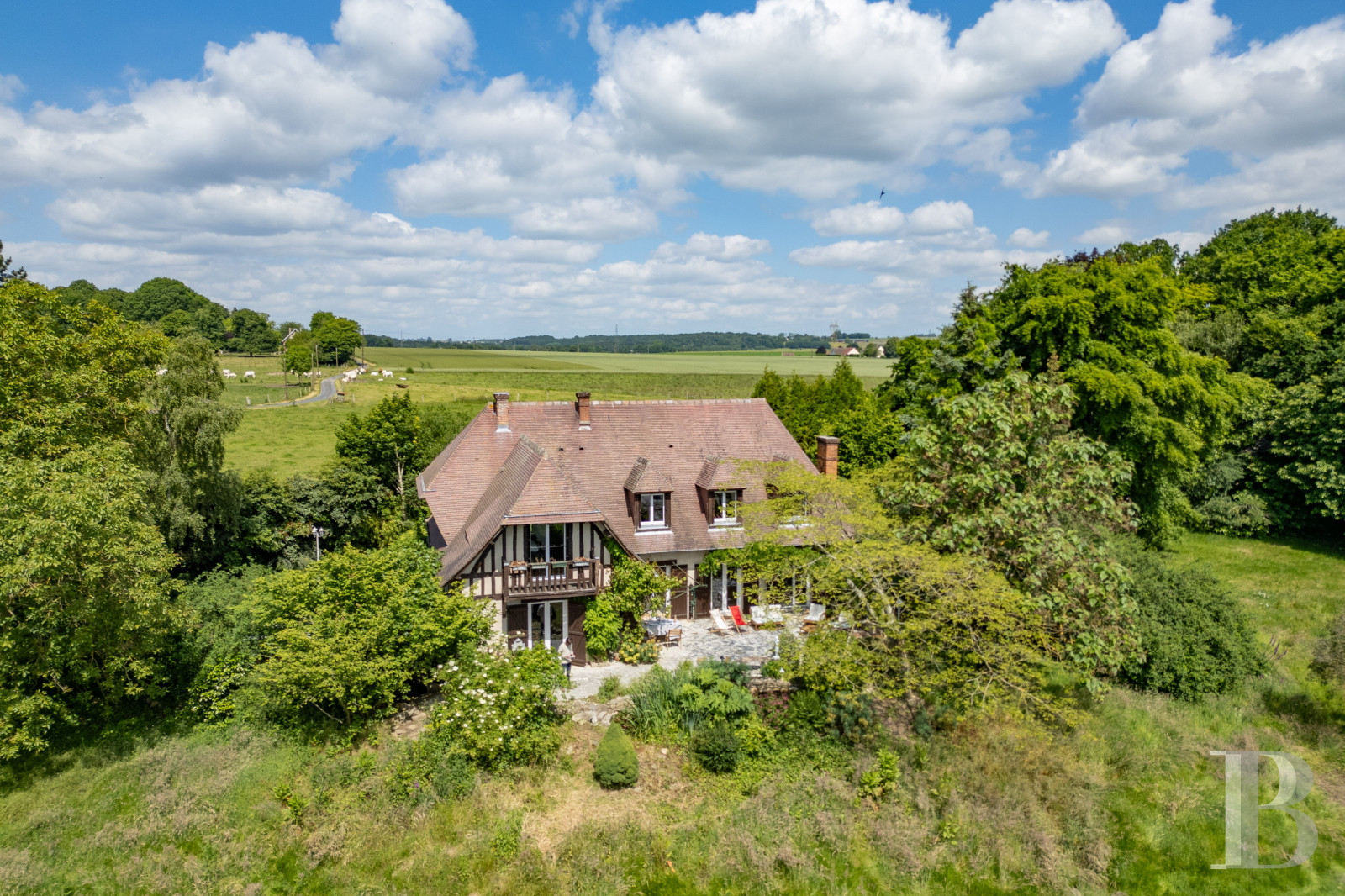 An Anglo-Norman-style villa in the Boucles de la Seine regional park in Normandy  - photo  n°1